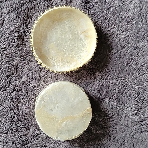 New Philippine Handmade Capiz (Windowpane Oyster) Trinket Box - Picture 6 of 7